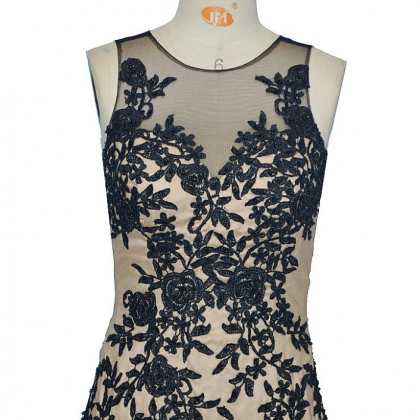 Neck Pursues Black Lace To Use At A Formal Party..