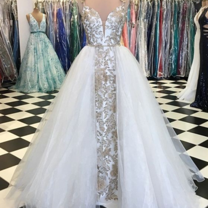 A Line Tulle Spaghetti Straps Floor Length Prom Dress With Appliques LBQ1670