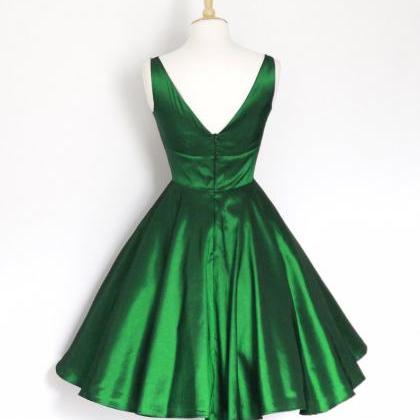 Neckline Green Taffeta Vintage Short Party Dress..
