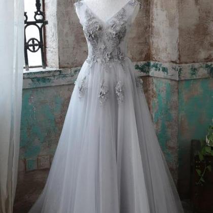 Beautiful Tulle Lace Appliques Plunge V neck Long Occasion Prom Dress