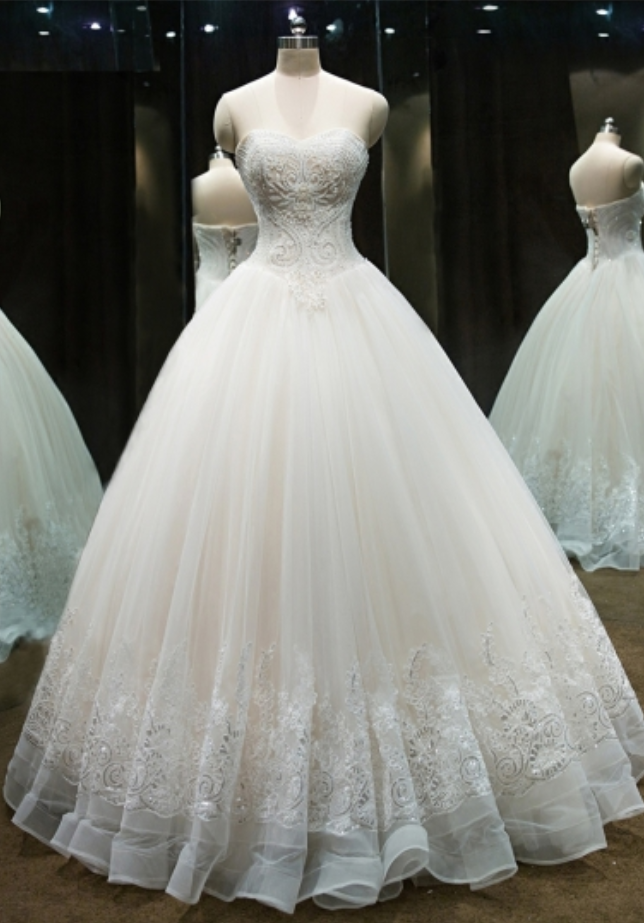 Sweetheart Beaded Appliques Ball Gown Wedding Dresses