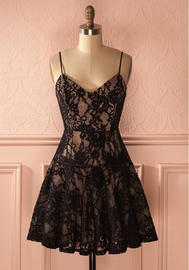 Sexy A-line Spaghetti Straps Backless Black Lace Short Homecoming Dress
