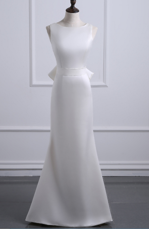 Ivory Sleeveless Mermaid Wedding Dress Featuring V-back Ruffles