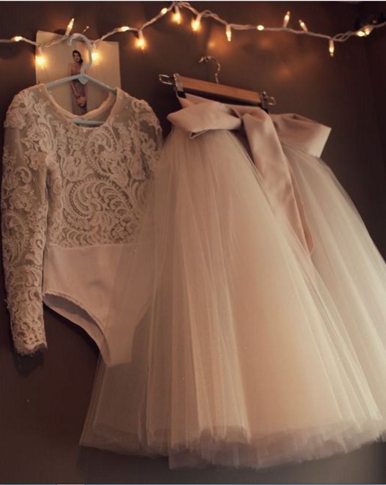 Flower Girls Dresses For Weddings Jewel Neck Long Sleeves Lace Appliques Sweep Train Ball Gown Birthday Children Girl Pageant Gown