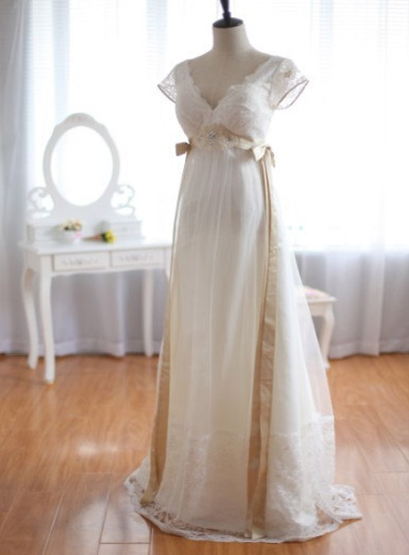 V Neck Sleeveless Appliques White Bridesmaid Dresses, Floor Length Bridesmaid Dresses For Autumn