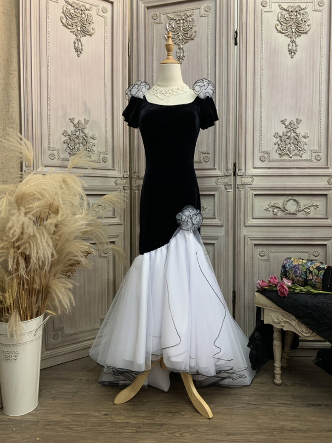 Ancient Dream Manor Custom / Black And White Rose / Hepburn Velvet Retro Fishtail Dress Annual Meeting Dress