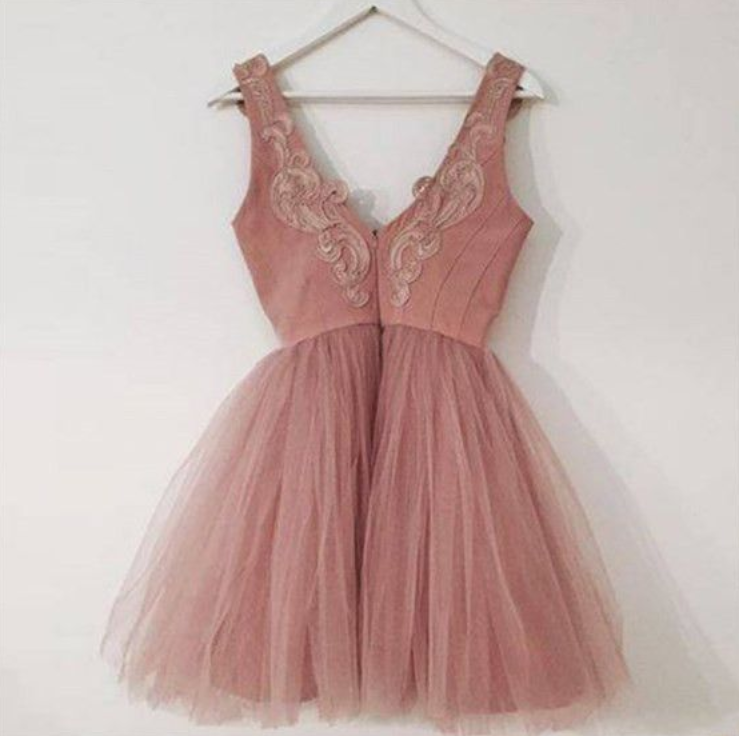 Pretty V-neck Short Blush Pink Appliques Homecoming Dresses