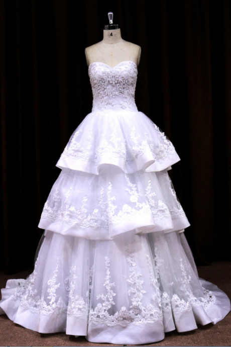Designer Sweetheart Ball Gown Wedding Dress With Layer Skirt And Beaded Embroidery