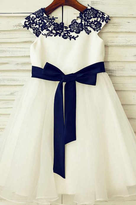 Tulle Satin Scoop Neckline Cap Sleeves A-line Flower Girl Dresses