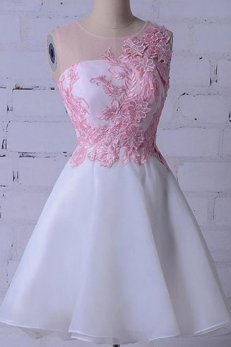 Round Neck Sleeveless Homecoming Dresses Lace Appliques Cocktail
