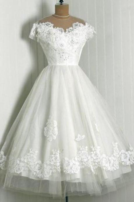 Vintage Off-the-shoulder Lace Appliqué Short Homecoming Dress