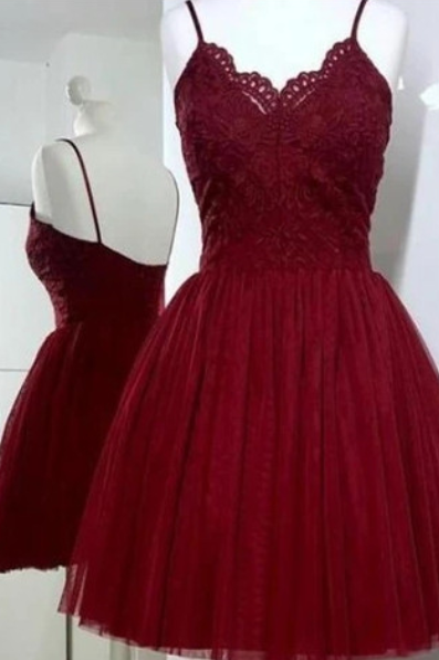 Burgundy Sleeveless V-neck Applique Short Evening Dresses, Tulle Spaghetti-straps Backless Lace Homecoming Dress