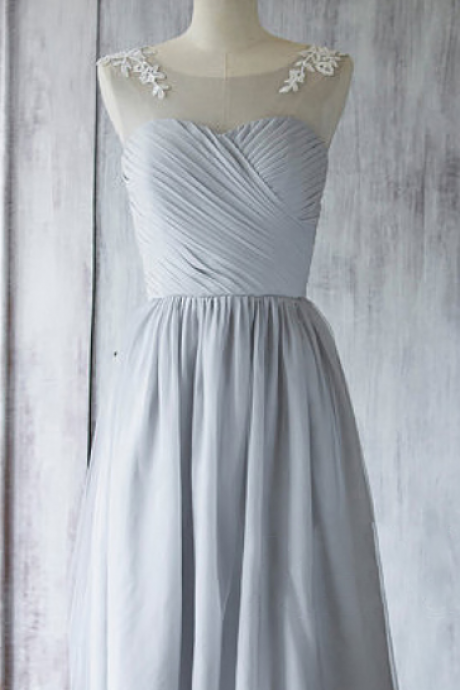 Short Bridesmaid Dress, Light Gray Bridesmaid Gown With Lace Appliques, Knee-length Chiffon Bridesmaid Dress