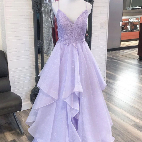 V-neck Applique Lace Tulle Floor-Length Prom Dress main image 0