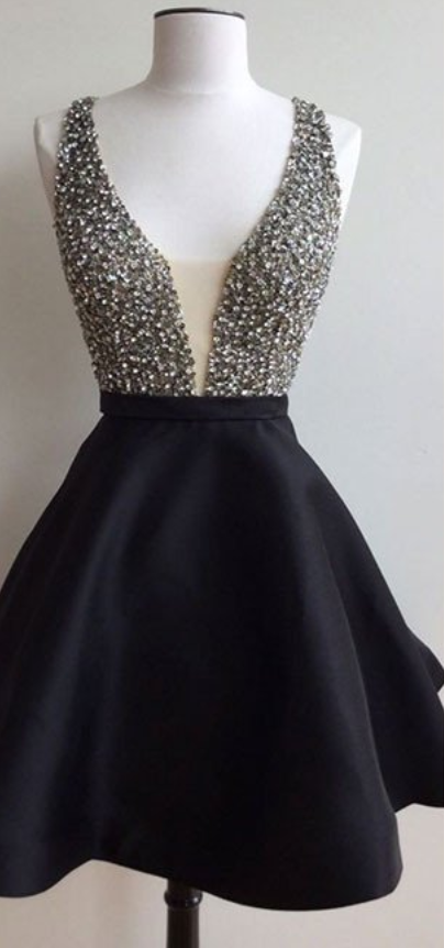 Cute Scoop Neck Black Lace Short Homecoming Dressees VK073164
